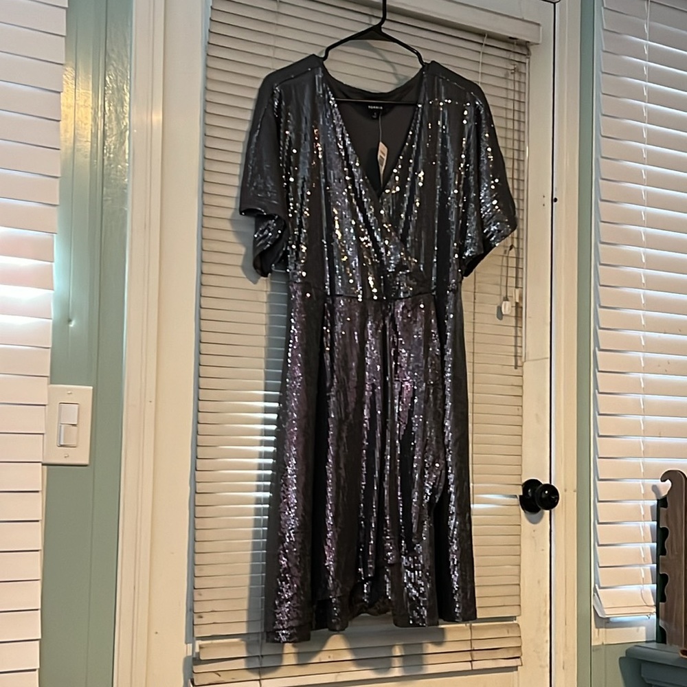 Torrid Holiday Gala Dress. Dark gray sparkling beautiful dress. Size 1